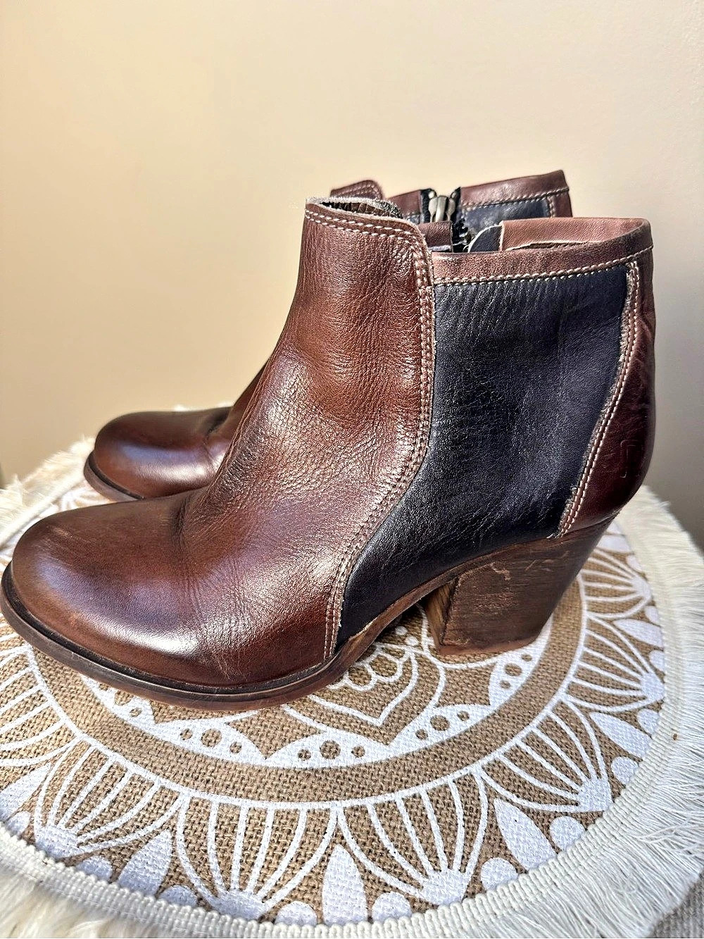 Roan Leather Two-Tone Ankle Boots US 7